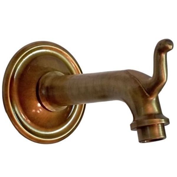 Water fountain spout with plain backplate